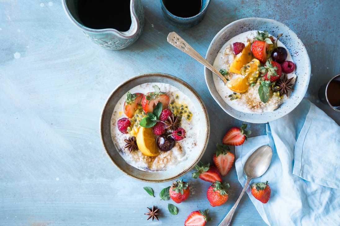 Oatmeal with fruits. https://www.wocdetox.com/winter-5-day-detox.html