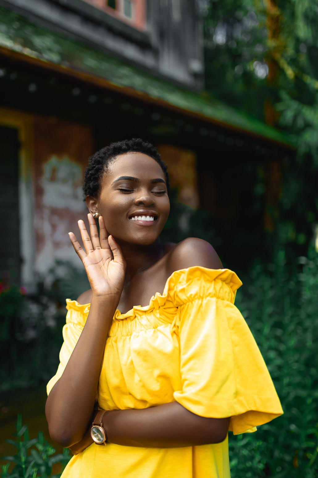 African woman doing self-care.  https://www.wocdetox.com/body-detox-secrets.html